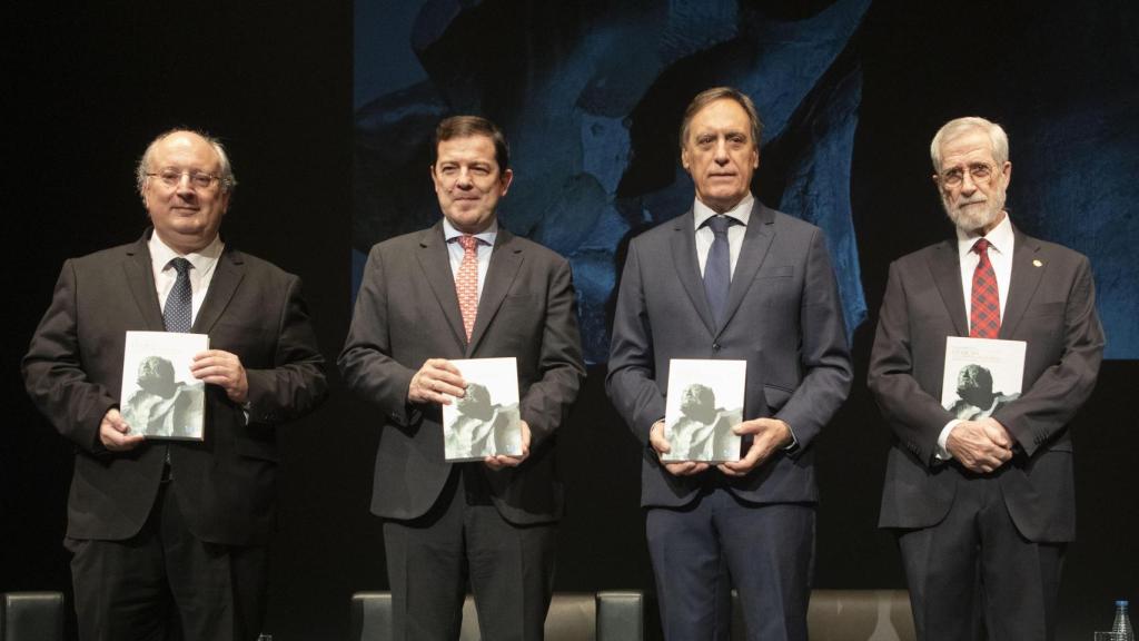 El presidente de la Junta de Castilla y León, Alfonso Fernández Mañueco, participa en la presentación del libro ''Unamuno, en la memoria de Salamanca. Homenajes, reconocimientos y honores en la ciudad''.