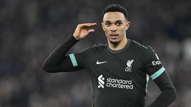 Trent Alexander-Arnold celebra un gol con el Liverpool