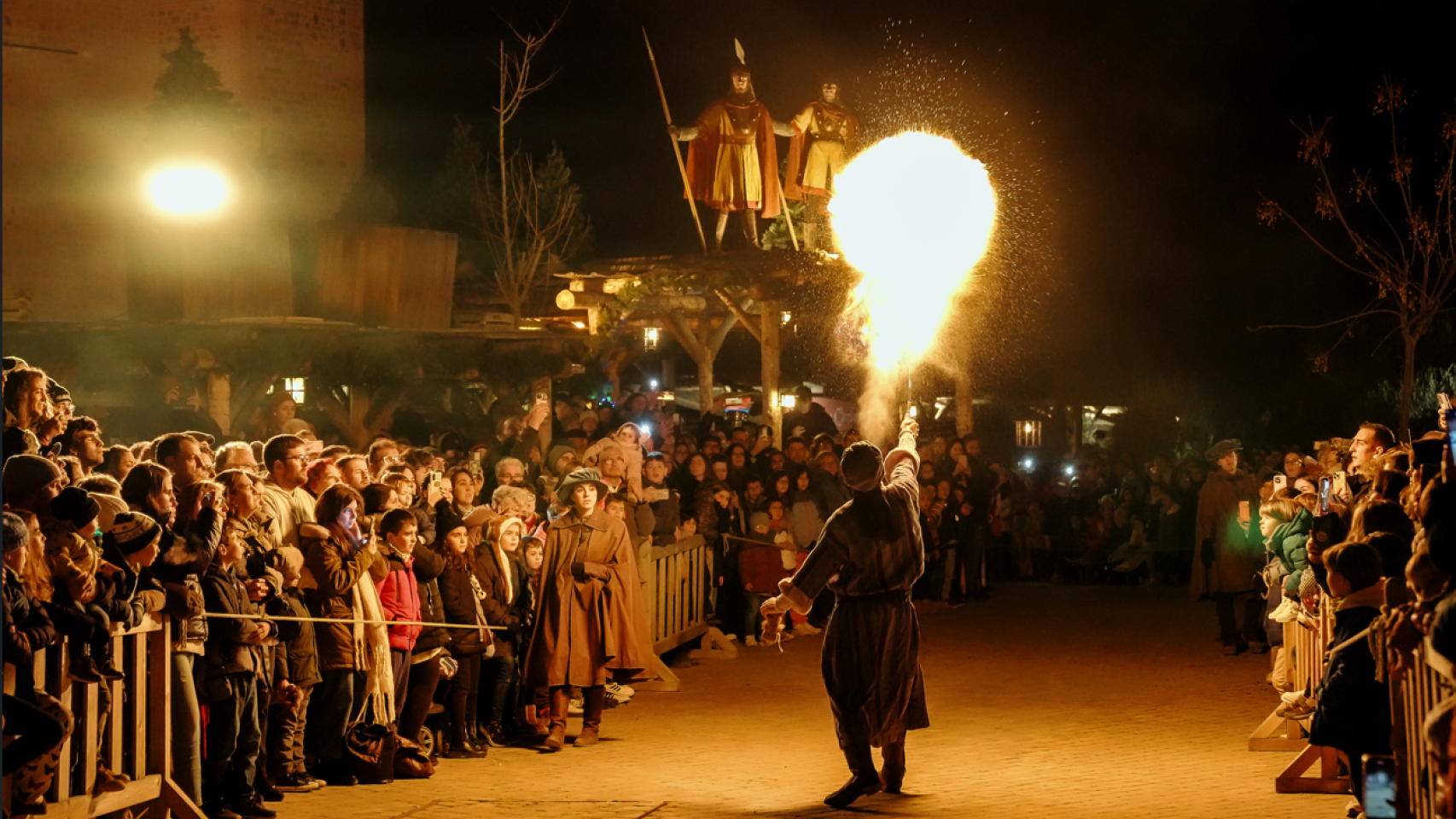 Imágenes del día: una famosa deportista vuelve a Toledo y sale impresionada de Puy du Fou