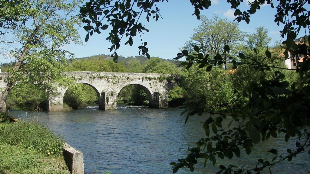 Ponte Ledesma une las provincias coruñesa y pontevedresa.