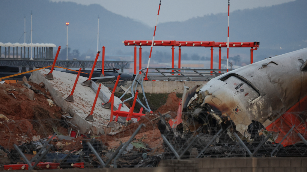 Parte del fuselaje del avión accidentado en Corea del Sur