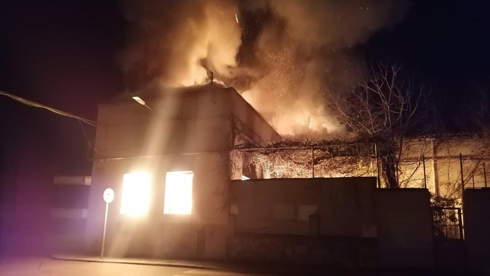 Un incendio calcina el antiguo cuartel militar del Fuerte de San Francisco en Guadalajara