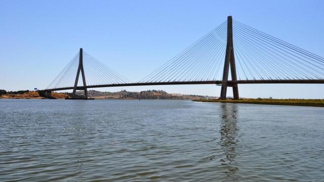 El puente sobre el Guadiana, que une Huelva y Portugal, y que ya no cobrará peaje.