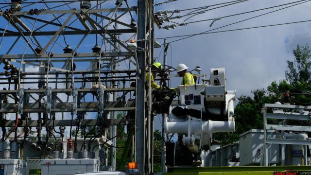 Operadores eléctricos en Puerto Rico.