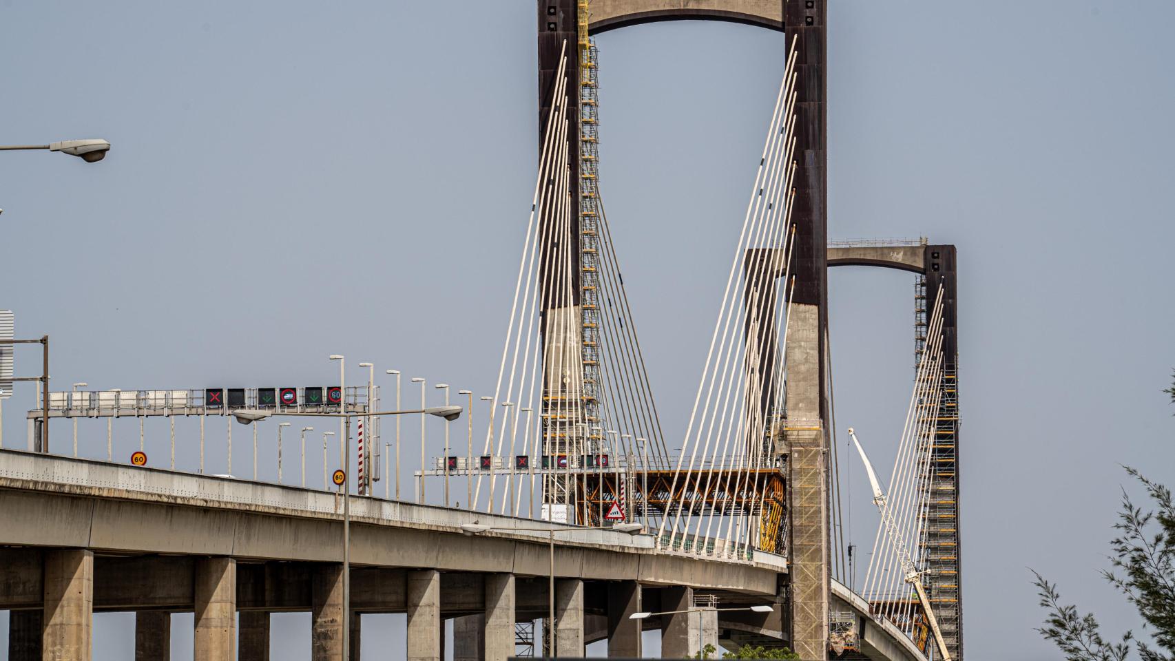 Las obras del Puente del Quinto Centenario acumulan más de tres años de retraso.