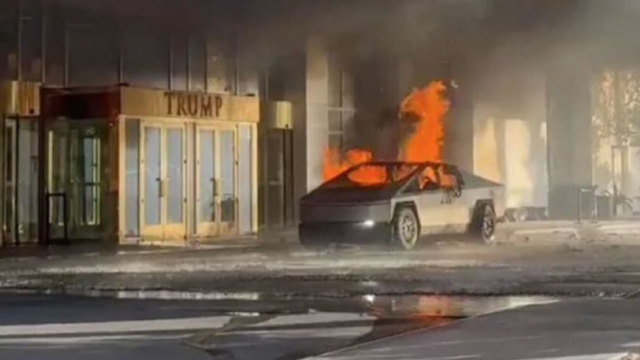 El Cybertruck de Tesla explotado por en llamas por Matthew Livelsberger en Las Vegas el uno de enero.