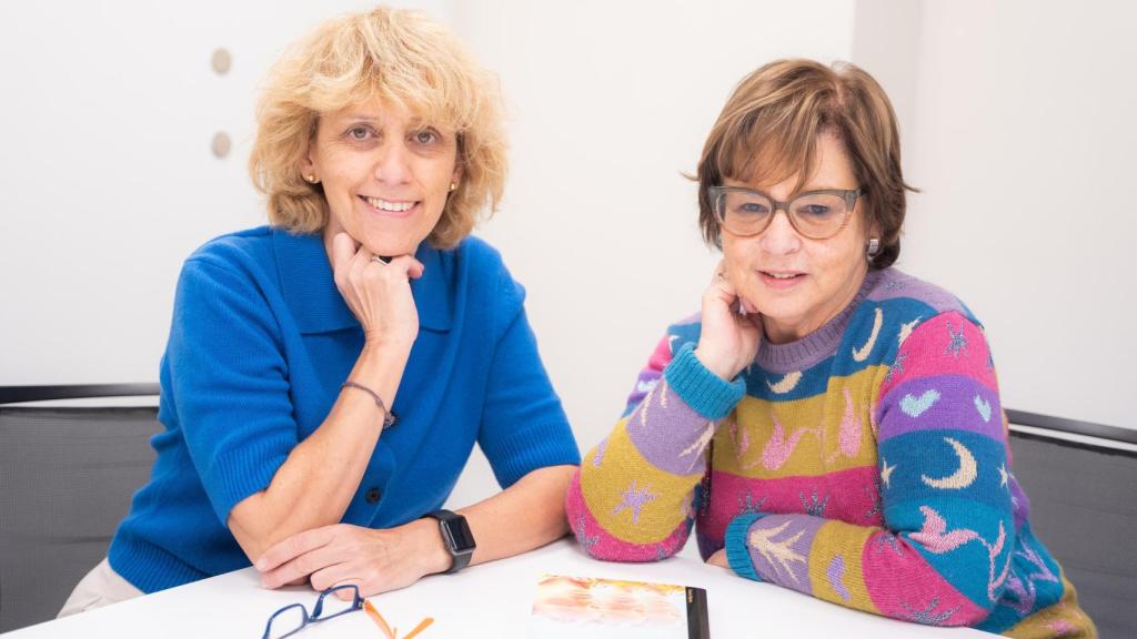 Piedad Bonnett junto con Rosa Sánchez de la Vega.