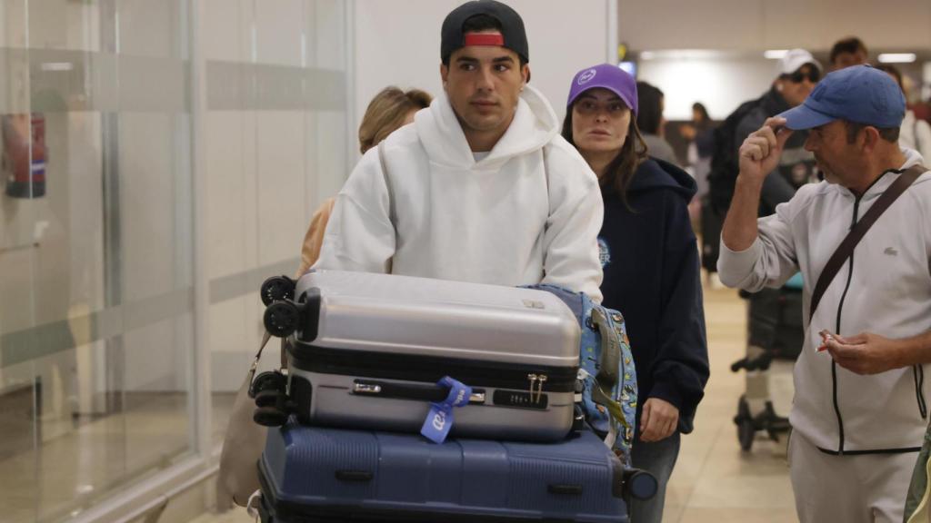 Óscar Casas en el aeropuerto de Madrid, este pasado miércoles, día 1 de enero.