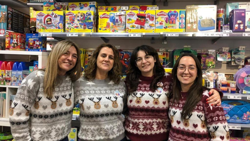 Trabajadoras de la juguetería ToyClub en Zaragoza