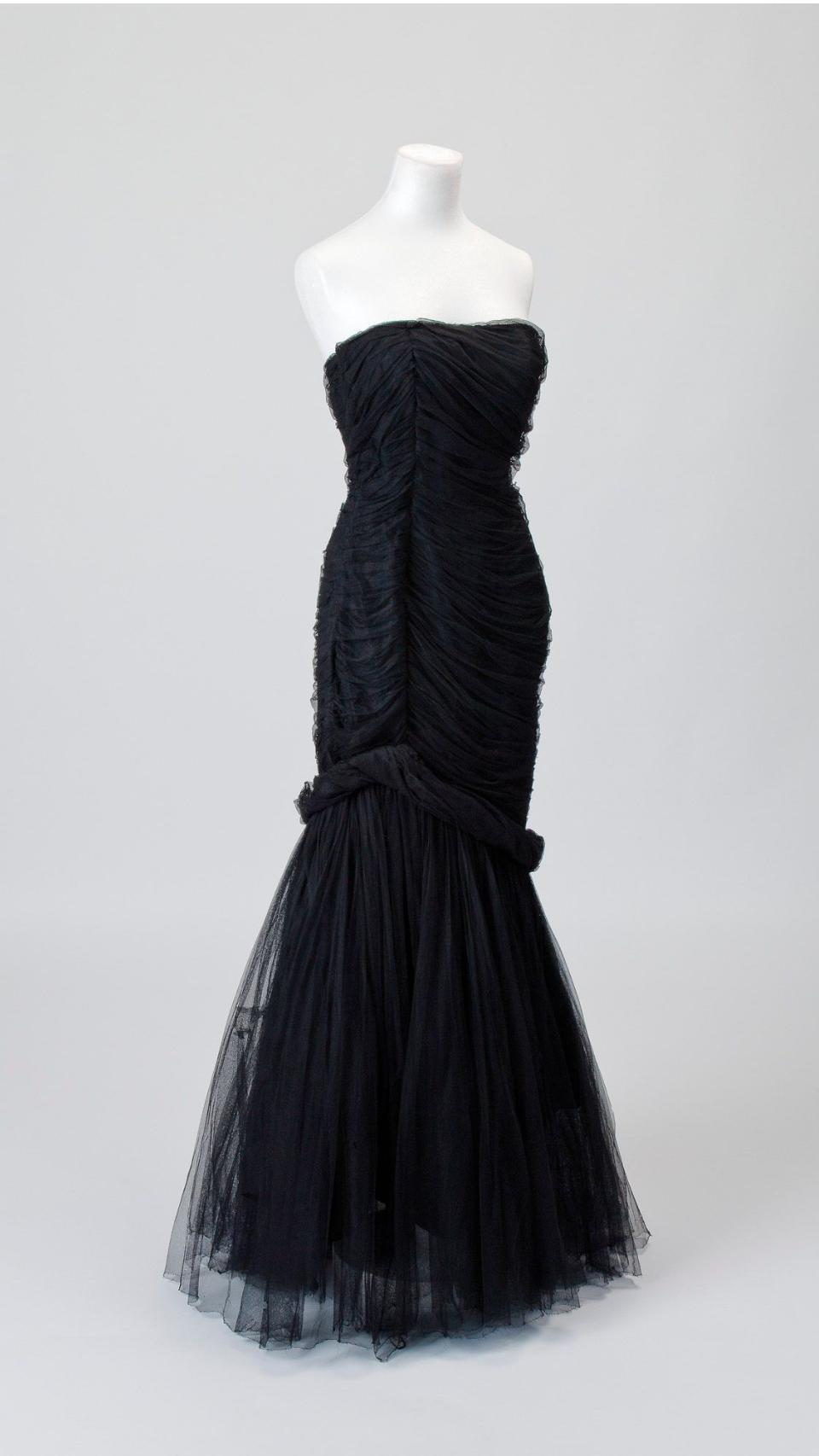 El vestido negro diseñador por Balenciaga sobre 1948 y que lució la reina Letizia.