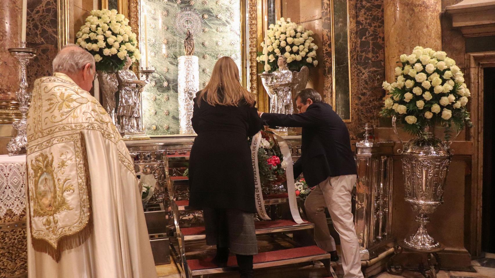 Ofrenda floral de la Federación de Empresarios de Comercio y Servicios de Zaragoza y Provincia.