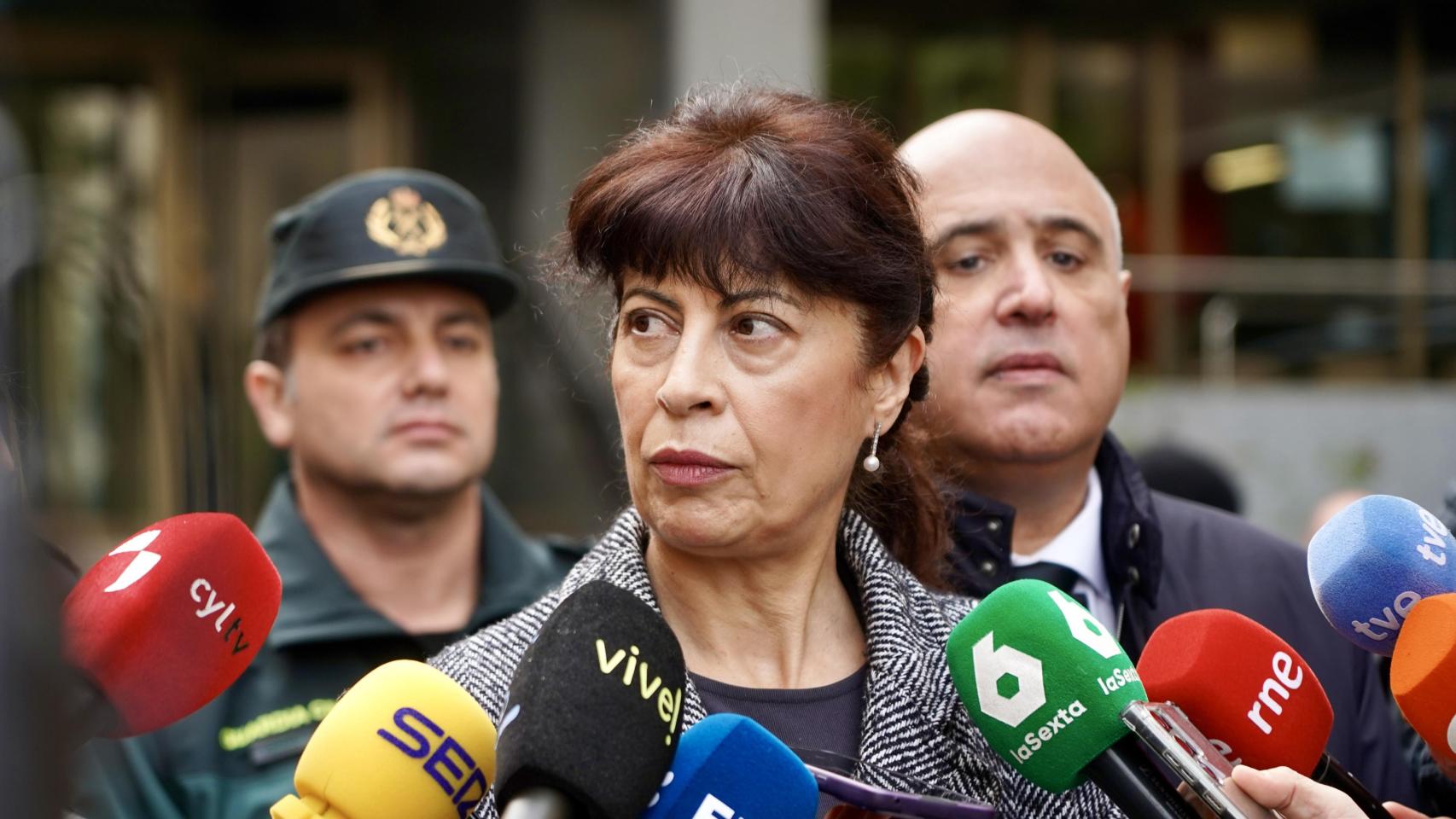 La ministra de Igualdad, Ana Redondo, acude a la concentración en repulsa por el último asesinato por violencia de género.