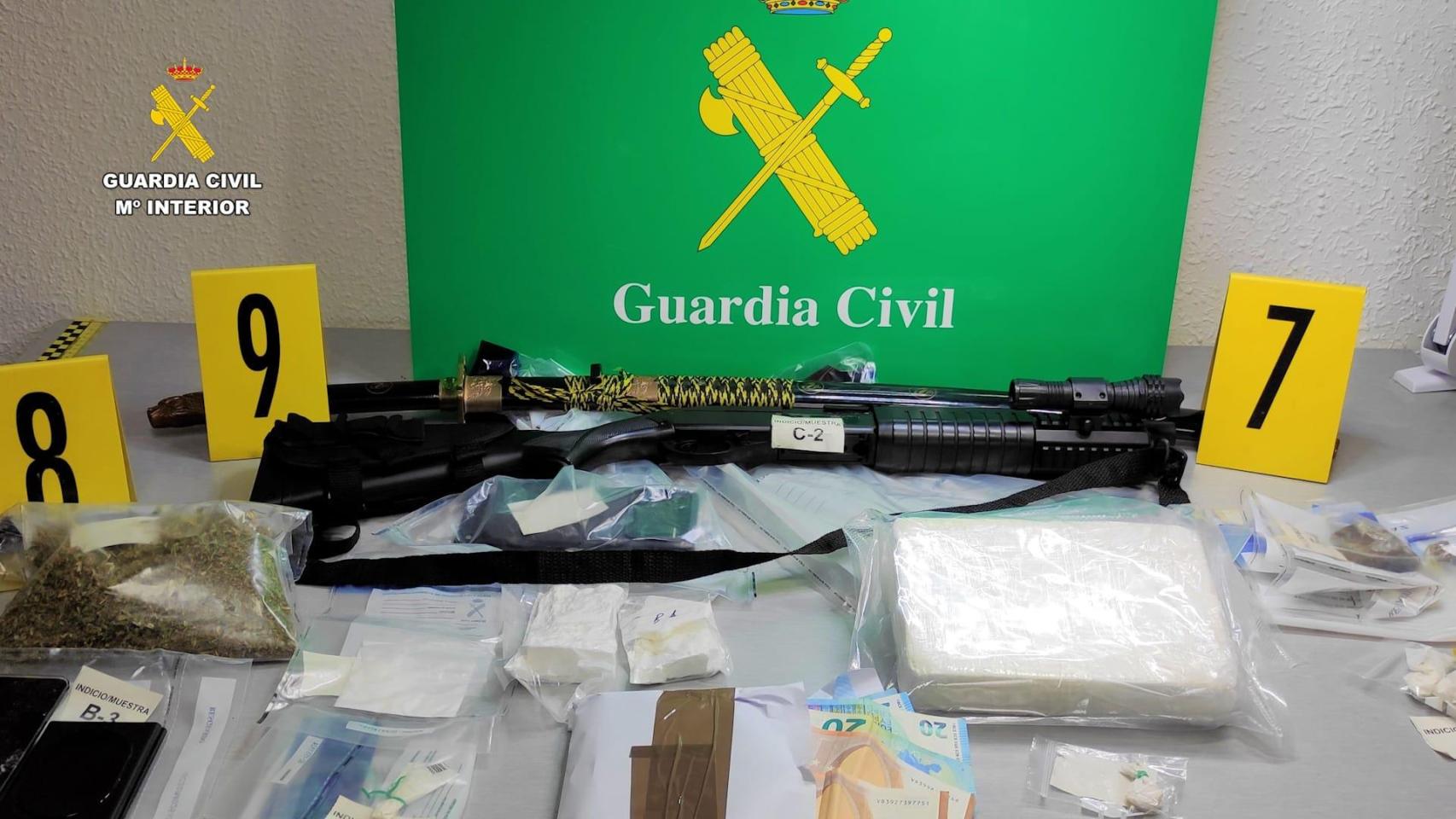 Artículos incautados por la Guardia Civil