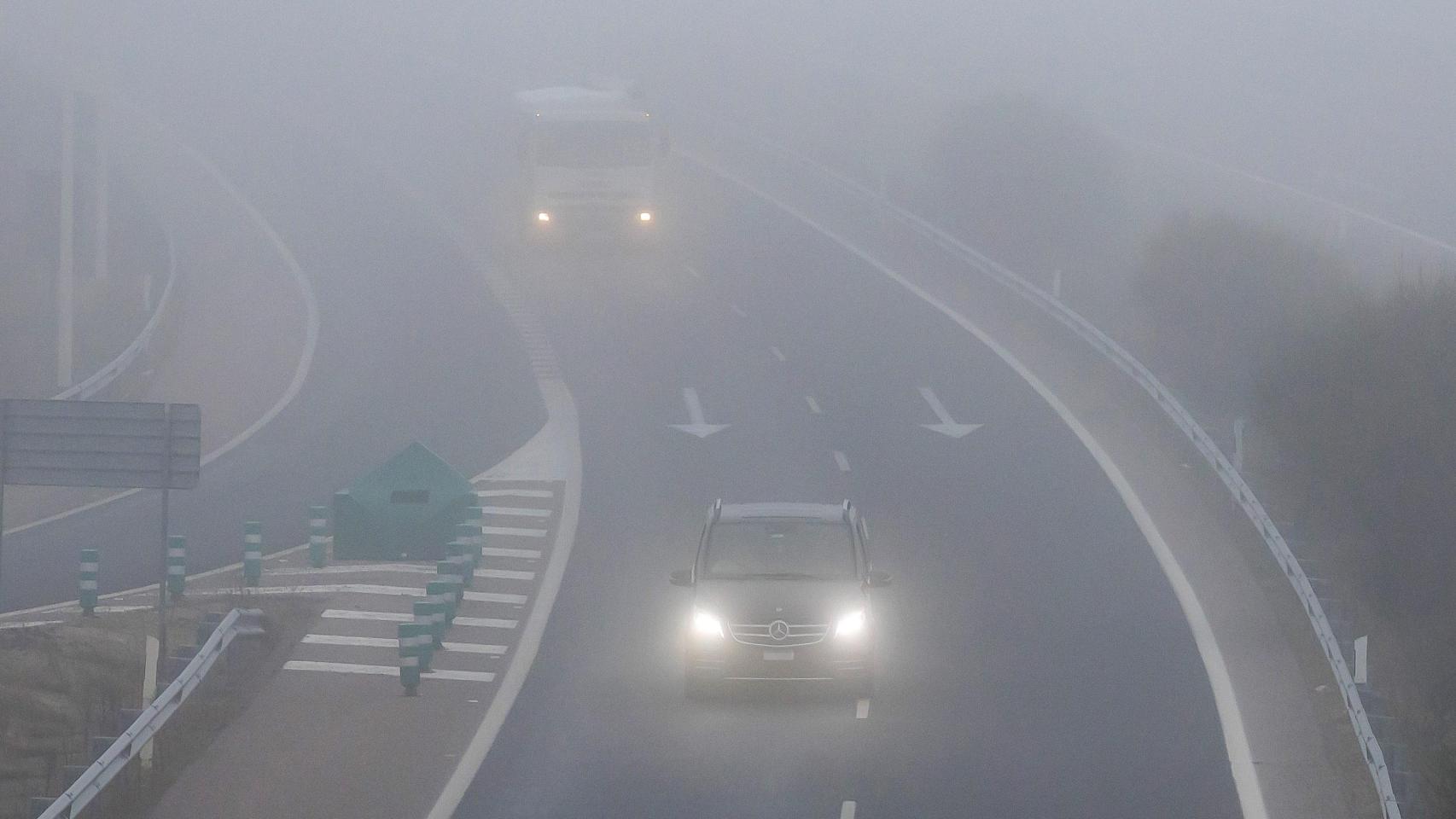 La niebla dificulta la circulación en la A-62