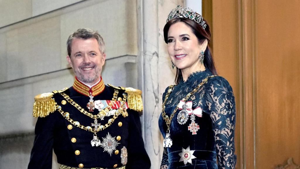 Los reyes de Dinamarca durante la cena de gala del 1 de enero en Copenhague