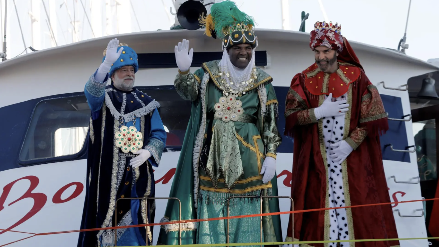 Imagen de archivo de los Reyes Magos llegando a España en barco.