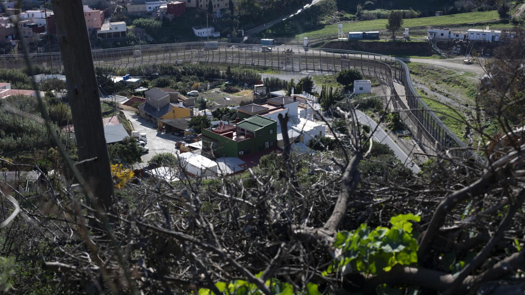 Ceuta recibe en 2024 el doble de irregulares que en 2023 y pide  socorro  a Sánchez por estar  casi en quiebra  por los menas