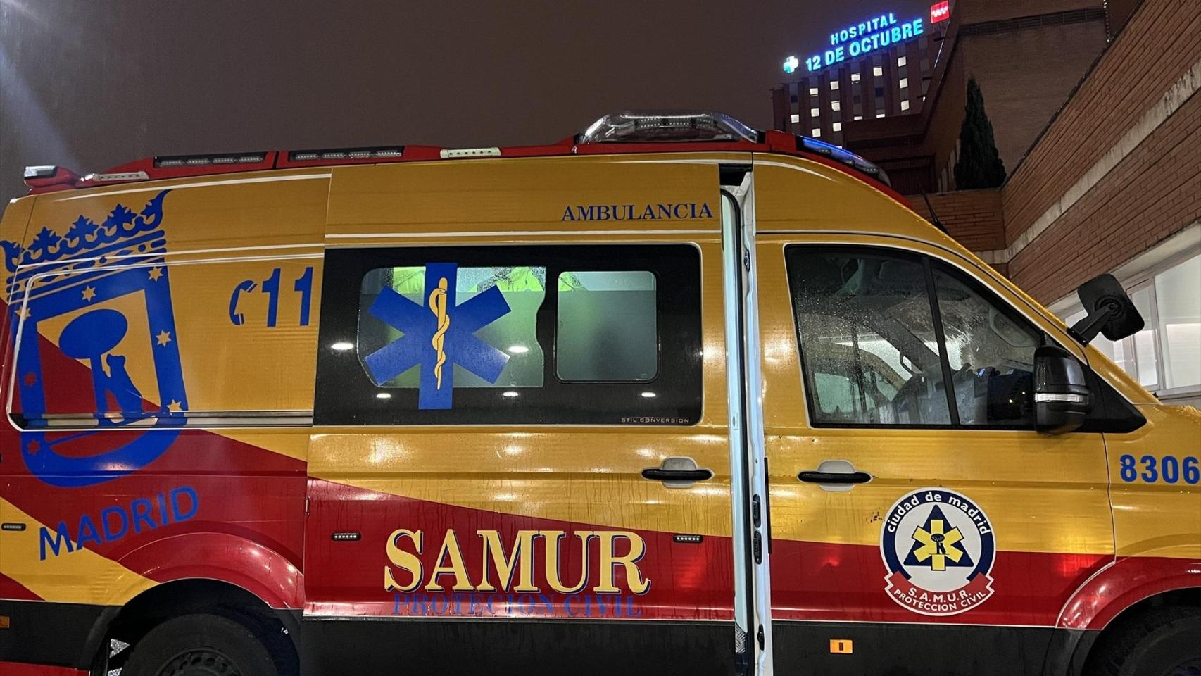 Foto de archivo de una ambulancia de SAMUR Protección Civil frente al Hospital 12 de Octubre de Madrid.