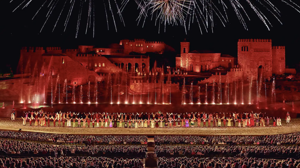 Puy du Fou se alza con la medalla de oro de la ciudad de Toledo tras ganar su tercer 'Oscar' a mejor espectáculo