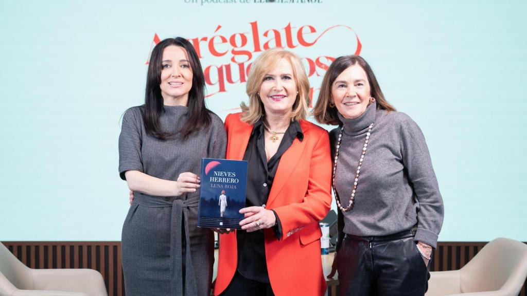 Charo Izquierdo y Cruz Sánchez de Lara junto con Nieves Herrero.