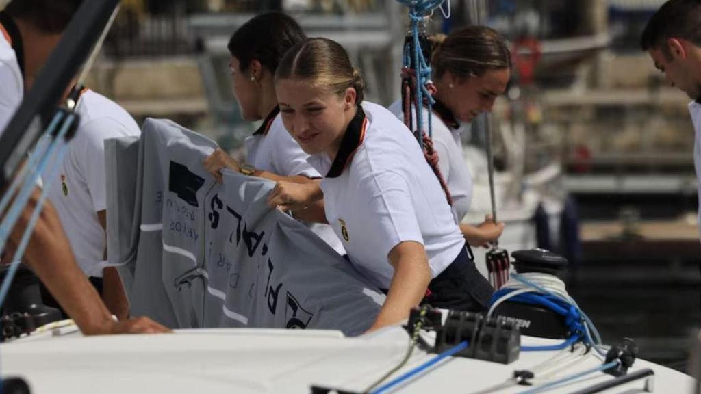 La princesa de Asturias,  en su primera clase de Vela en la Escuela Naval de Marín.