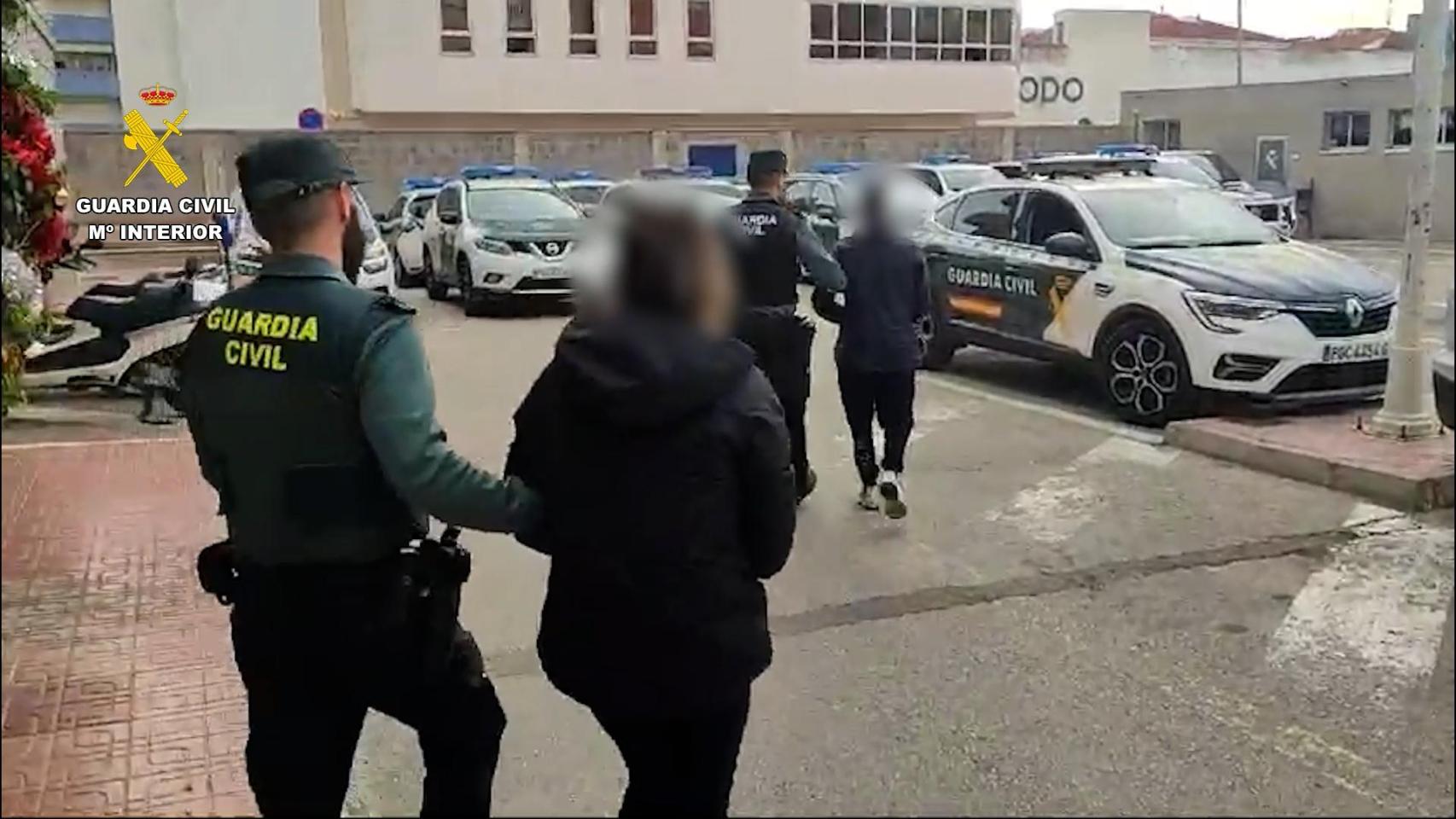 Detenida una pareja en Torrevieja por robar a varios ancianos con el método tirón y causando lesiones