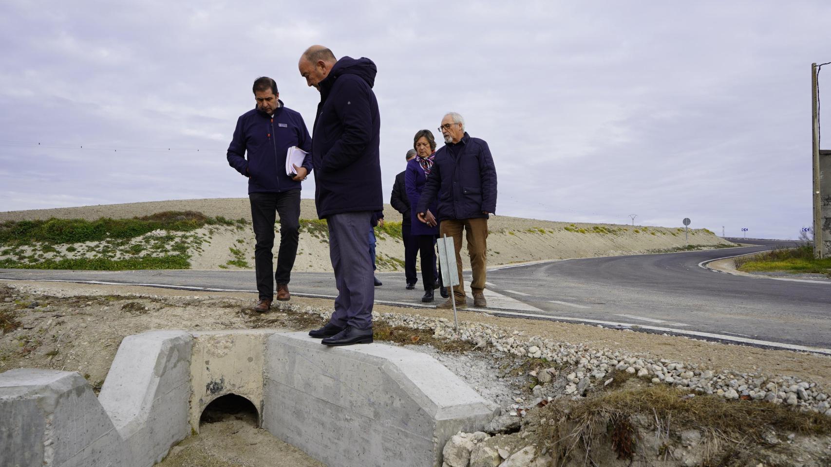 El presidente de la Diputación de Segovia visita la carretera de Frumales