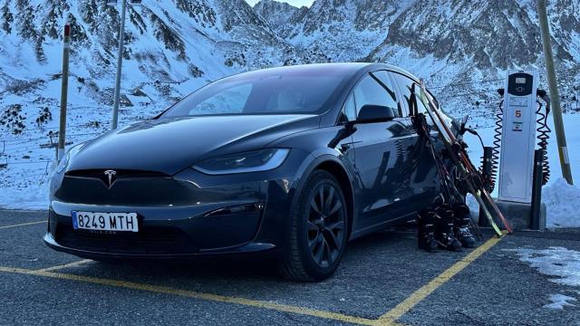 Tesla Model X.