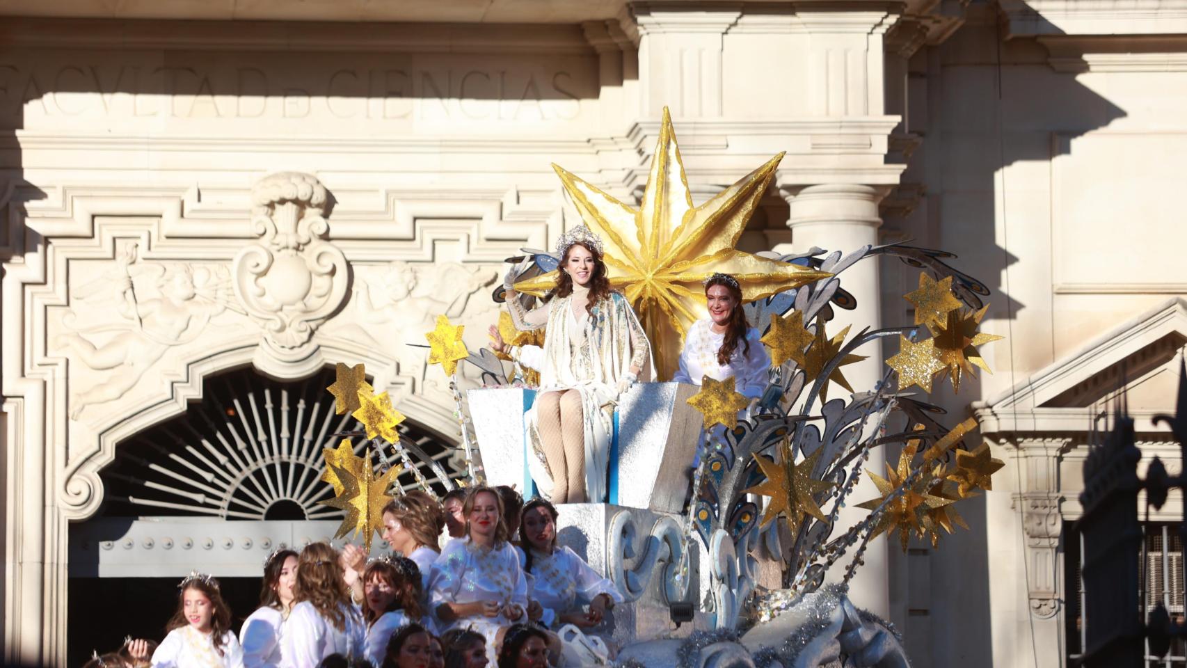 La carroza de la Estrella de la Ilusión en la Cabalgata de Reyes Magos de Sevilla de 2024.