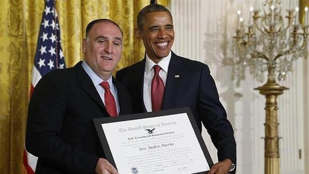 José Andrés recibe la Medalla Nacional de Humanidades 2015.