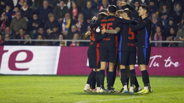 Los jugadores del Barça celebran el gol de Eric García.