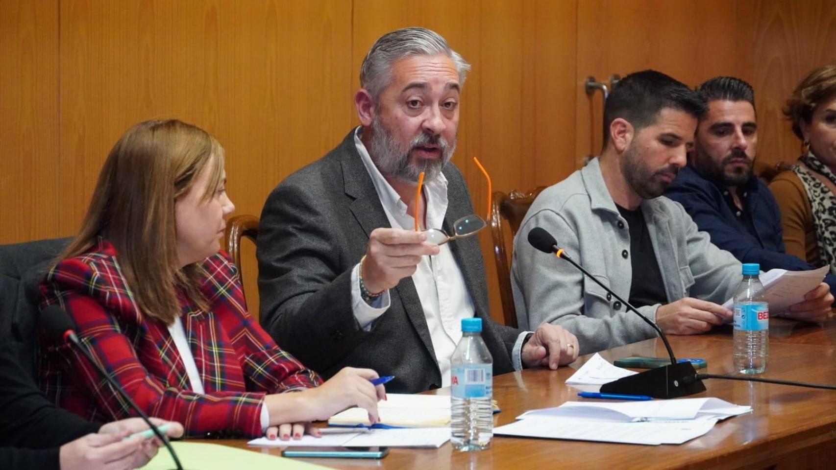 El alcalde de Santomera, Víctor Manuel Martínez, durante el Pleno en el que se han aprobado los presupuestos para  2025.