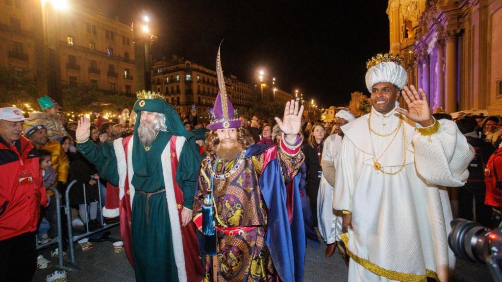 Melchor, Gaspar y Baltasar en la plaza del Pilar de Zaragoza.