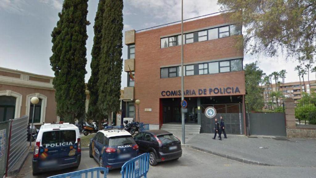 Comisaría de la Policía Nacional en el Barrio del Carmen en Murcia donde Cristina ha denunciado las tres agresiones sobre su hija.