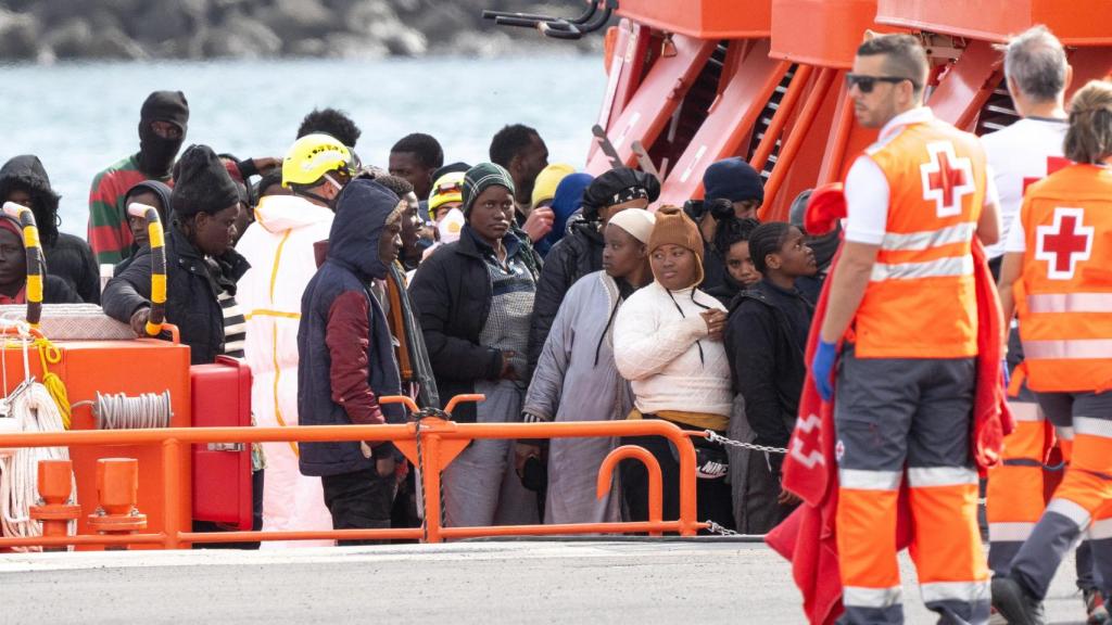 Decenas de inmigrantes en Lanzarote este pasado sábado.