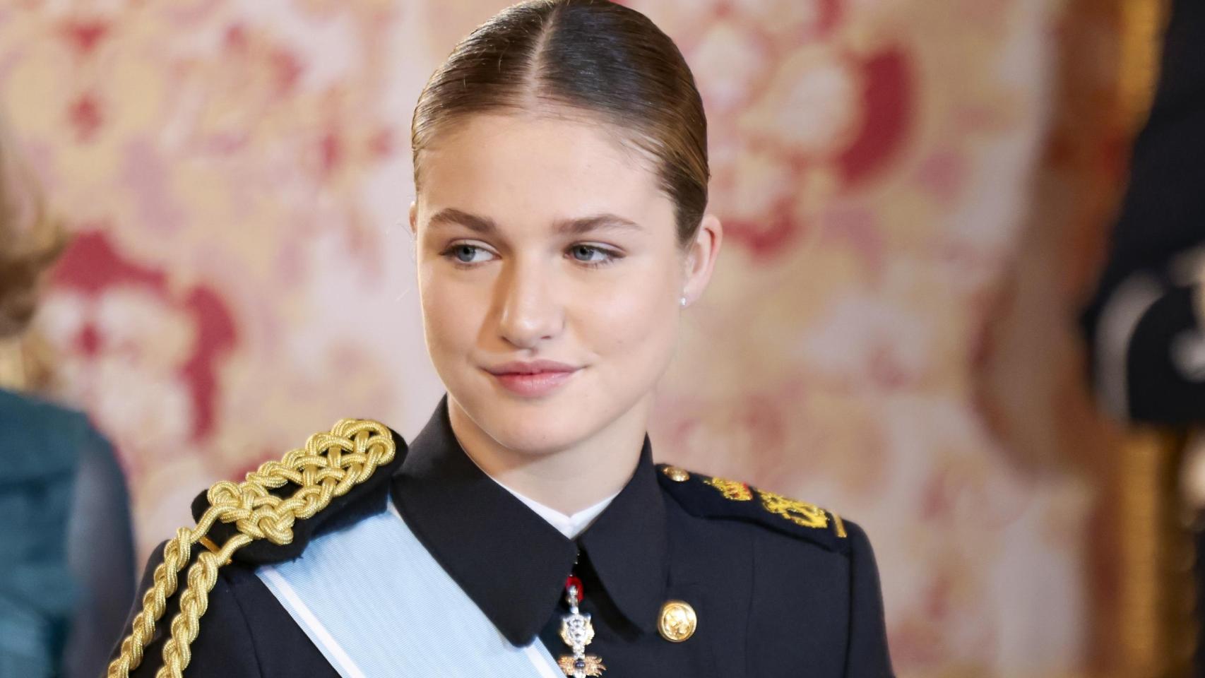 La princesa Leonor con uniforme de guardiamarina en la Pascua Militar.