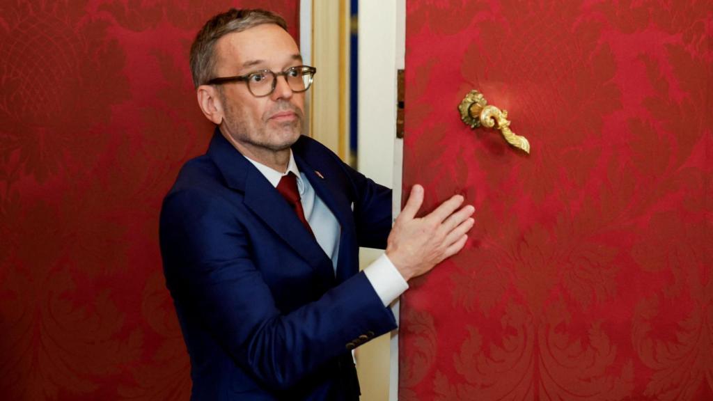 El líder del partido FPO, Herbert Kickl, este lunes tras reunirse con el presidente de Austria.