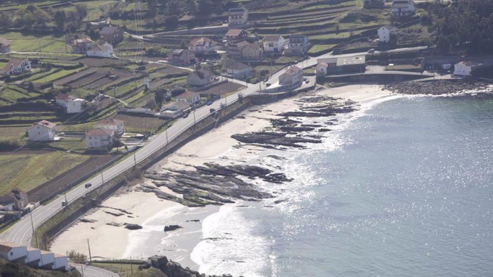 Hallado el cadáver de una mujer en la arena de una playa en Porto do Son (A Coruña)