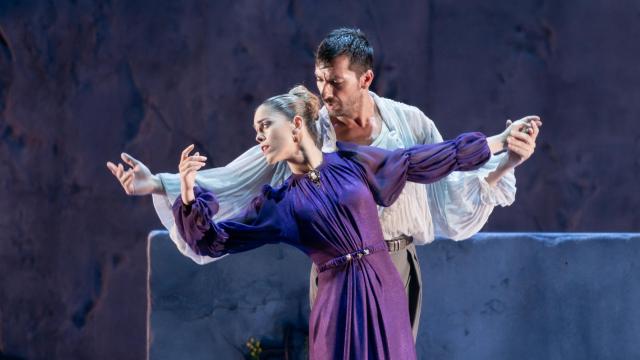 Patricia Guerrero y Eduardo Leal en una escena de 'Pineda. Romance popular en tres estampas'. Foto: Marcos Medina