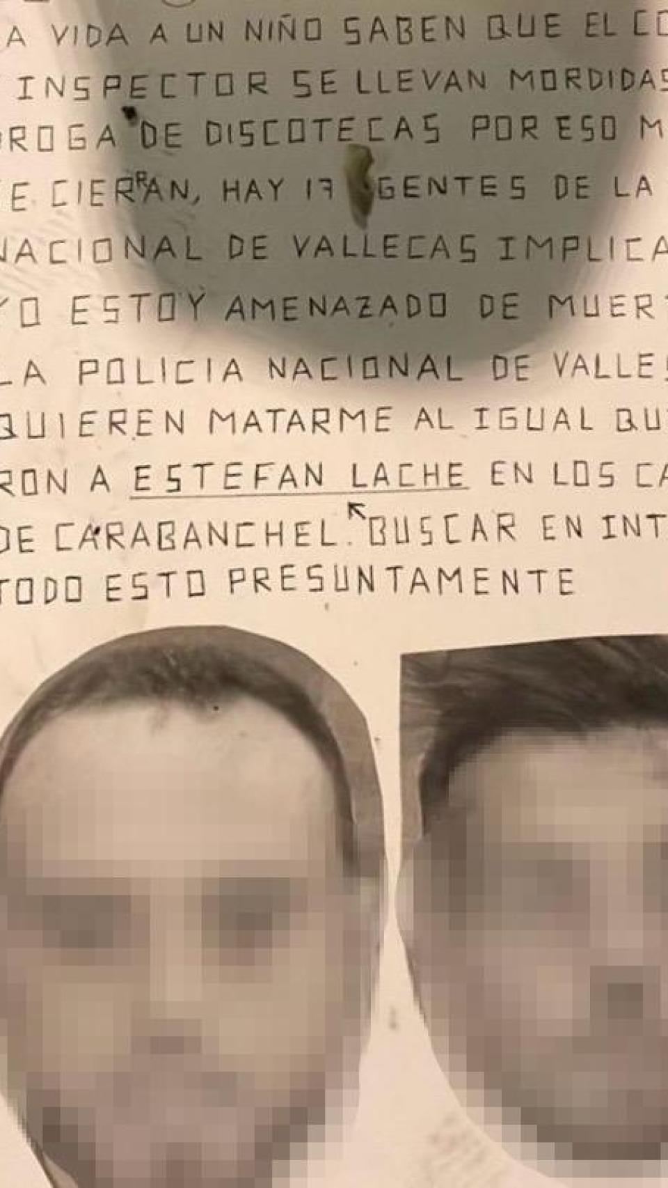 El cartel con dos policías en Vallecas.