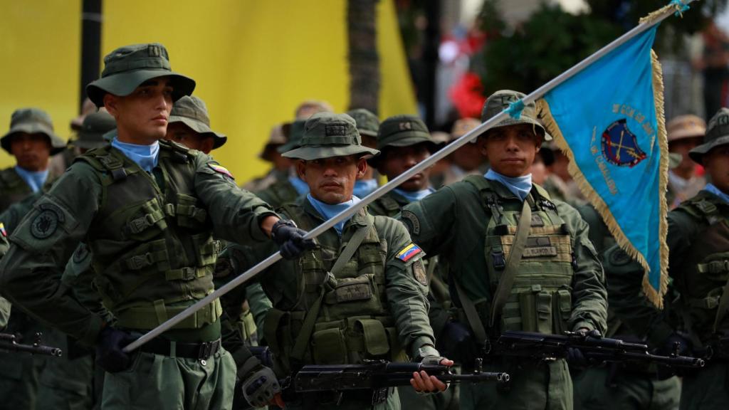 Personal militar se prepara para la apertura del período legislativo de 2025, en Caracas, Venezuela, el 5 de enero de 2025.