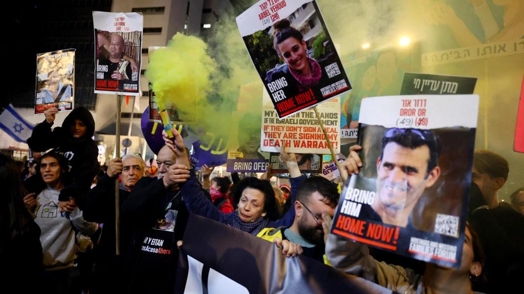 Una de las últimas manifestaciones en las calles de Tel Aviv contra el Gobierno de Netanyahu para exigirle que llegue a un acuerdo que permita la liberación de los rehenes en manos de Hamás.