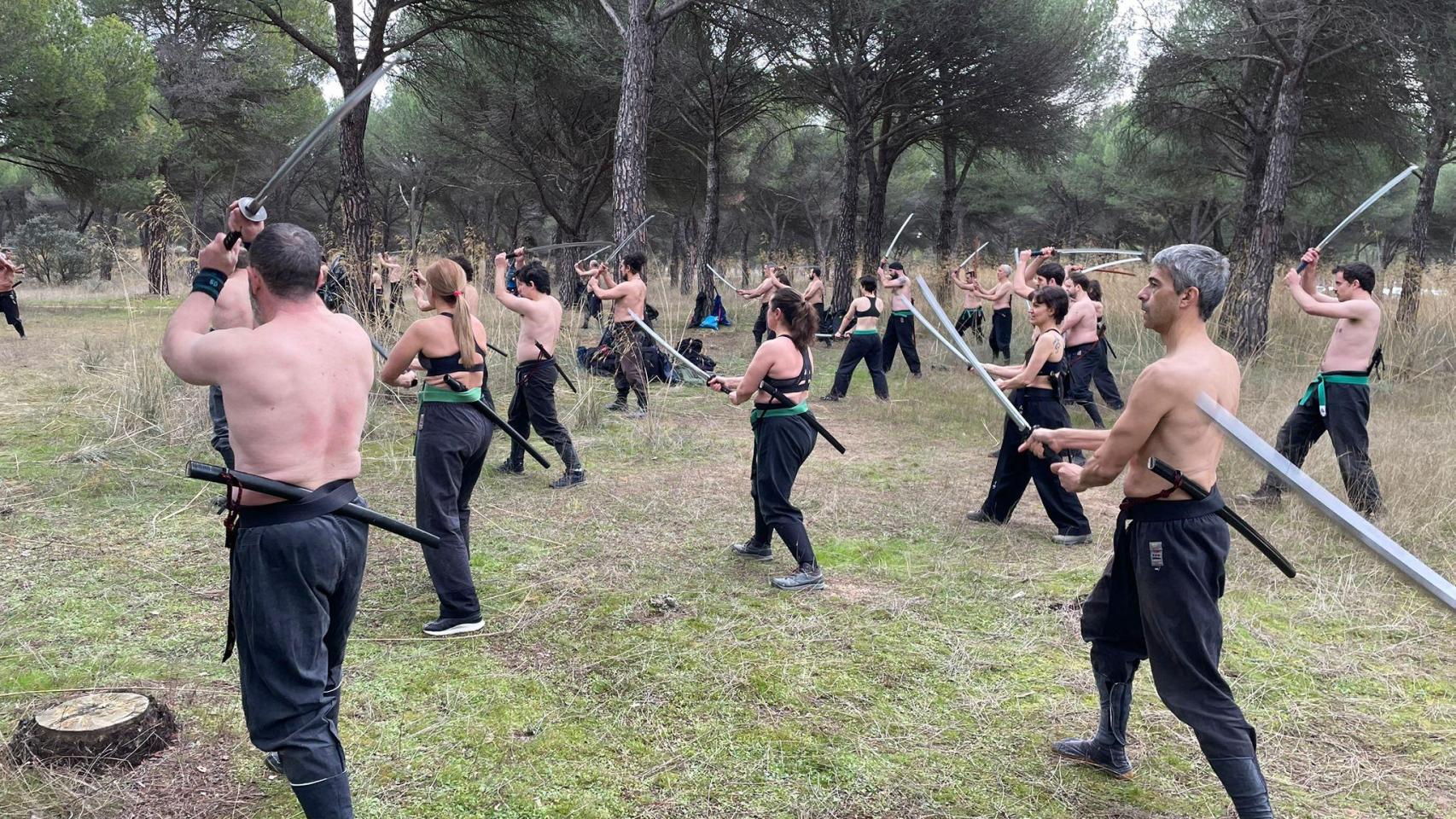 La Asociación Bujinkan Collado Dojo durante su práctica en el Pinar