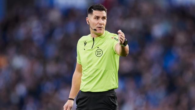 Ortiz Arias arbitrando un partido de Primera División.