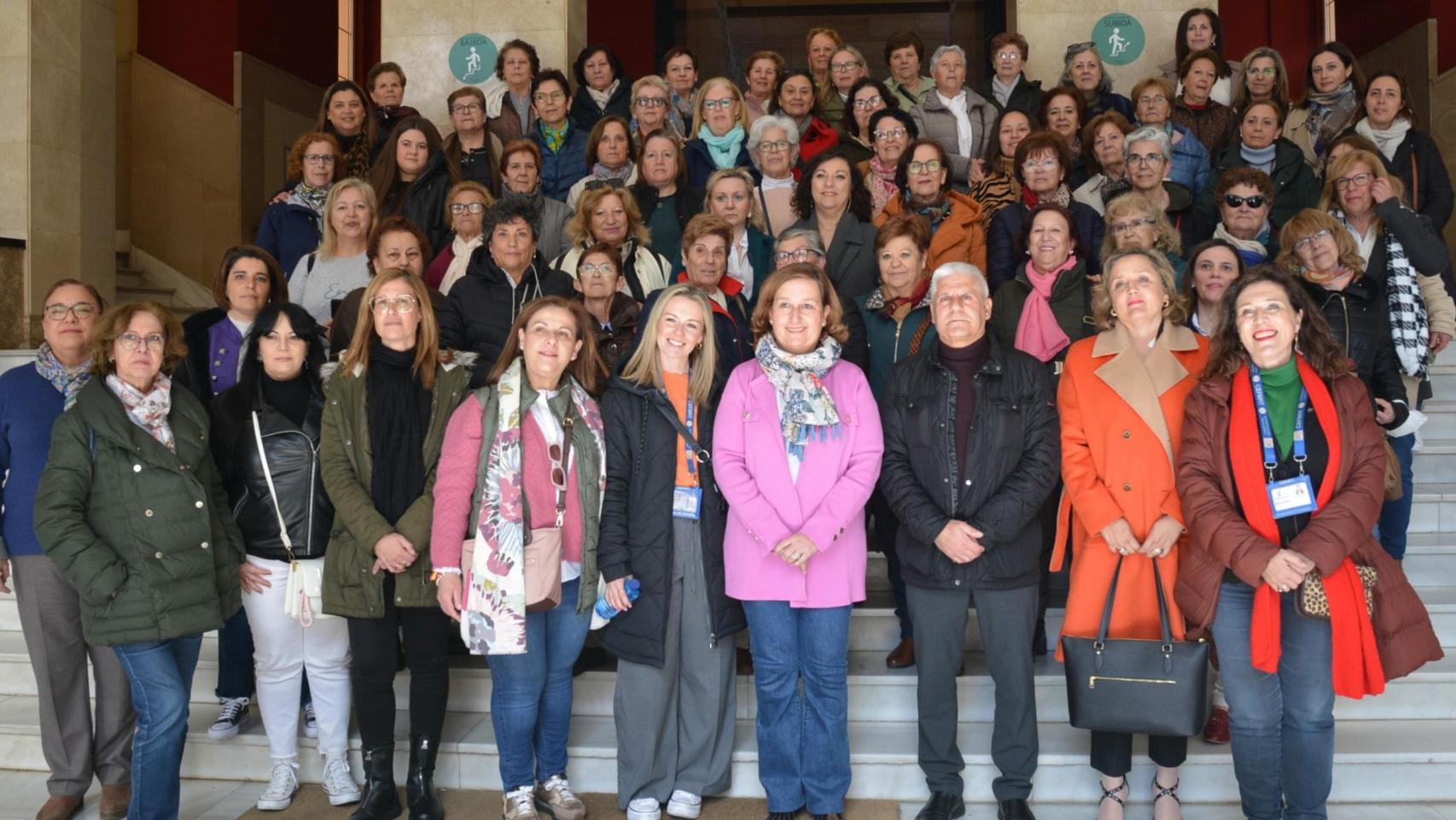 Concepción Cedillo en una imagen de archivo con la asociación de mujeres de Urda.