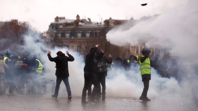 Los chalecos amarillos durante una manifestación en París.