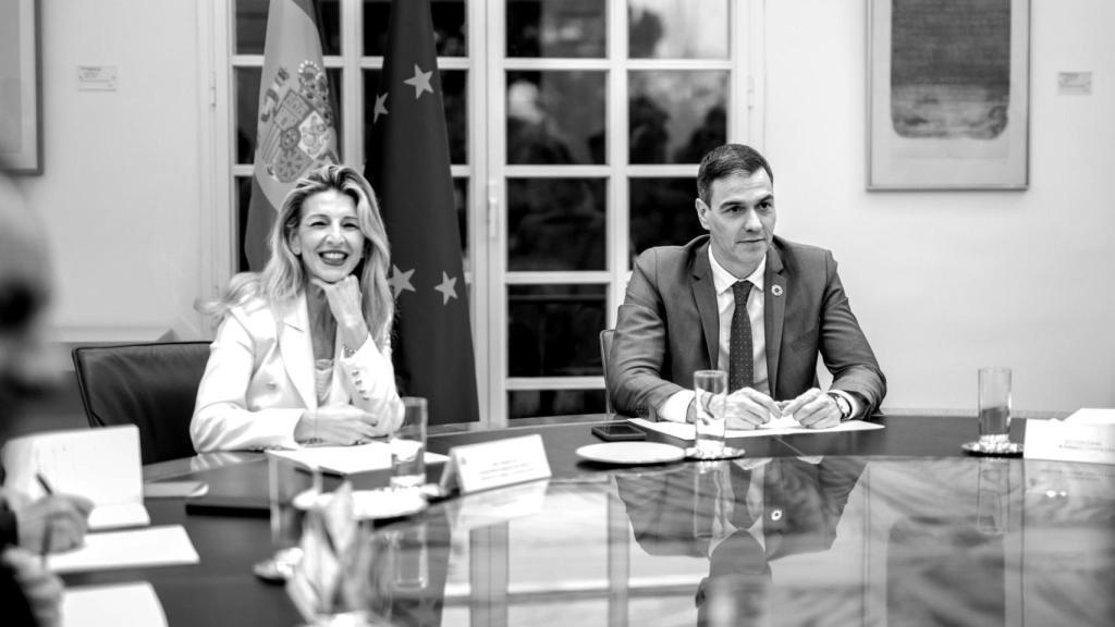 El presidente del gobierno, Pedro Sánchez y la vicepresidenta segunda y ministra de Trabajo y Economía Social, Yolanda Díaz