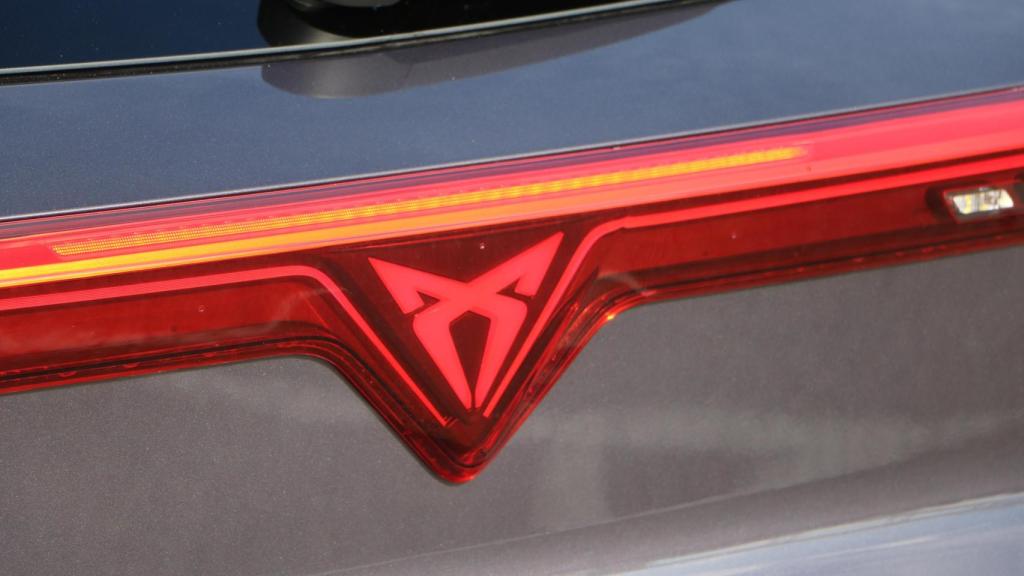 Emblema de Cupra en el Terramar.