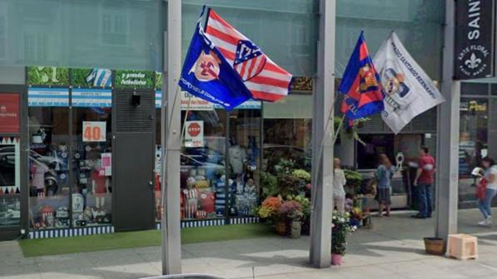 Exterior de la tienda Ekipos cuando estaba abierta en la plaza de Lugo.