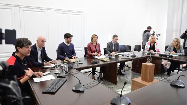 Primera sesión de la comisión municipal sobre la DANA presidida por la alcaldesa de Valencia, María José Catalá. EE